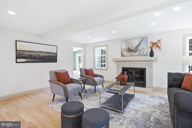 11711 LAKEWOOD LN, Fairfax Station, VA 22039