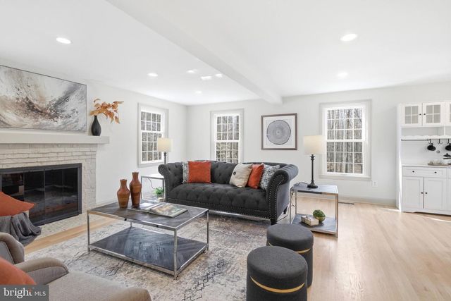 11711 LAKEWOOD LN, Fairfax Station, VA 22039