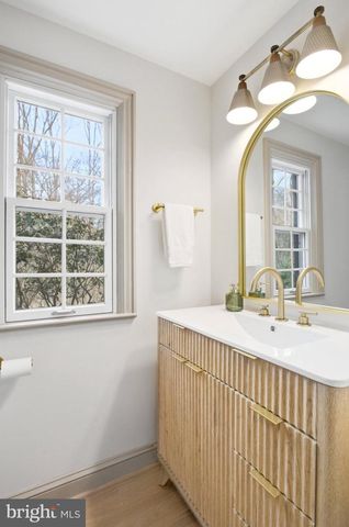 11711 LAKEWOOD LN, Fairfax Station, VA 22039