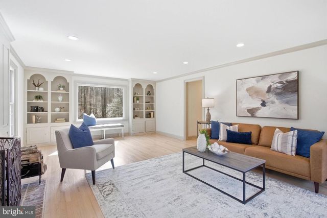 11711 LAKEWOOD LN, Fairfax Station, VA 22039