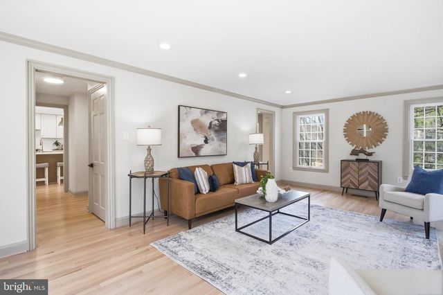 11711 LAKEWOOD LN, Fairfax Station, VA 22039