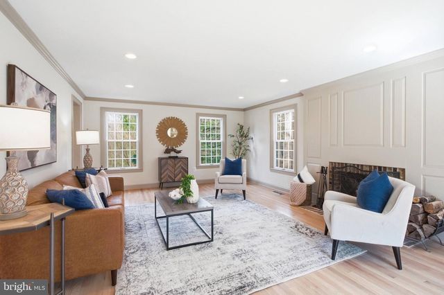 11711 LAKEWOOD LN, Fairfax Station, VA 22039