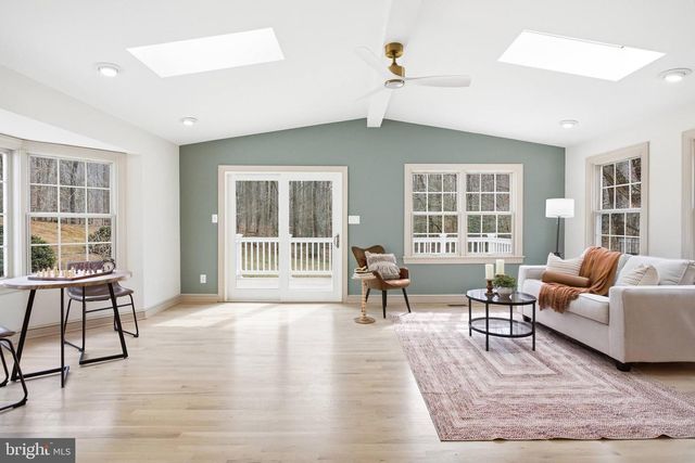 11711 LAKEWOOD LN, Fairfax Station, VA 22039