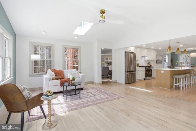 11711 LAKEWOOD LN, Fairfax Station, VA 22039