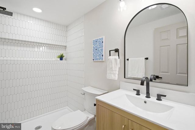 11711 LAKEWOOD LN, Fairfax Station, VA 22039