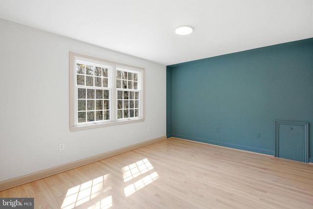 11711 LAKEWOOD LN, Fairfax Station, VA 22039