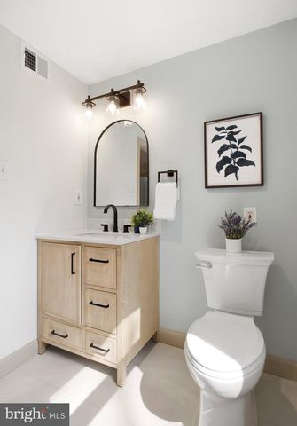 11711 LAKEWOOD LN, Fairfax Station, VA 22039