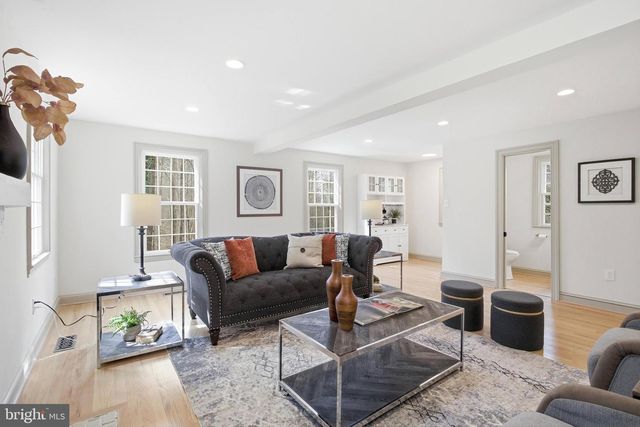 11711 LAKEWOOD LN, Fairfax Station, VA 22039