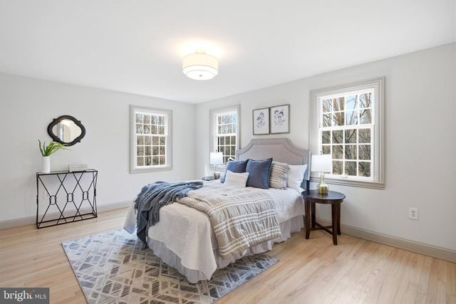 11711 LAKEWOOD LN, Fairfax Station, VA 22039