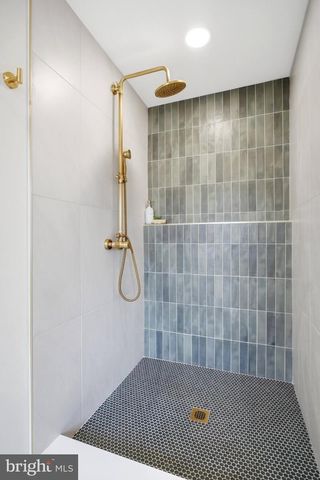 11711 LAKEWOOD LN, Fairfax Station, VA 22039