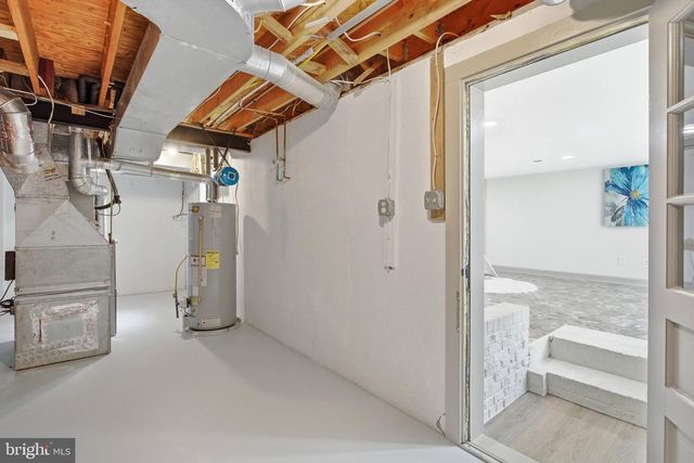 11711 LAKEWOOD LN, Fairfax Station, VA 22039