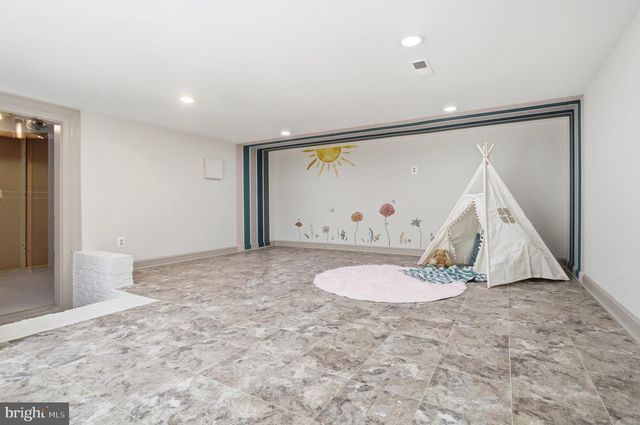 11711 LAKEWOOD LN, Fairfax Station, VA 22039