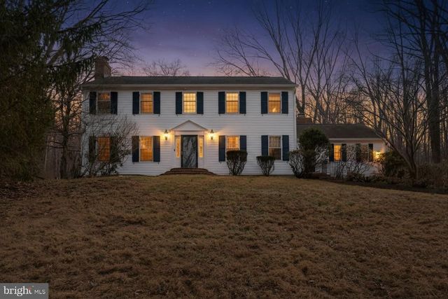 11711 LAKEWOOD LN, Fairfax Station, VA 22039