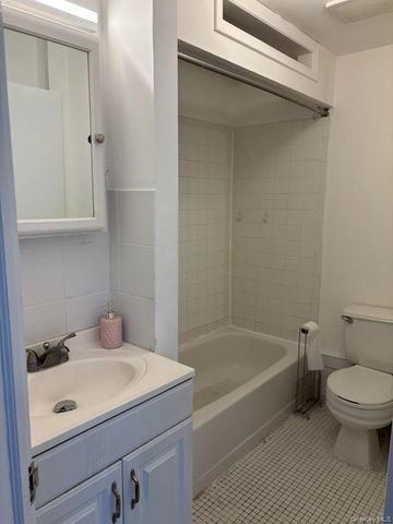 2235 Jericho Turnpike Apt 2, Garden City Park, NY 11040