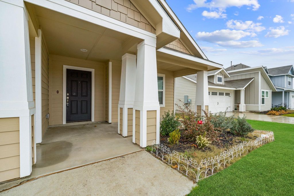 435 Spiny Lizard LN, San Marcos, TX 78666