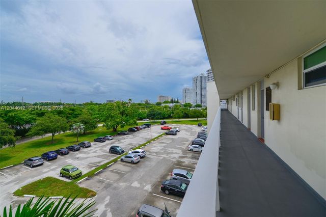 2851 Leonard Drive J505, Aventura, FL 33160