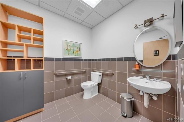 907 W 14 Mile Road, Clawson, MI 48017