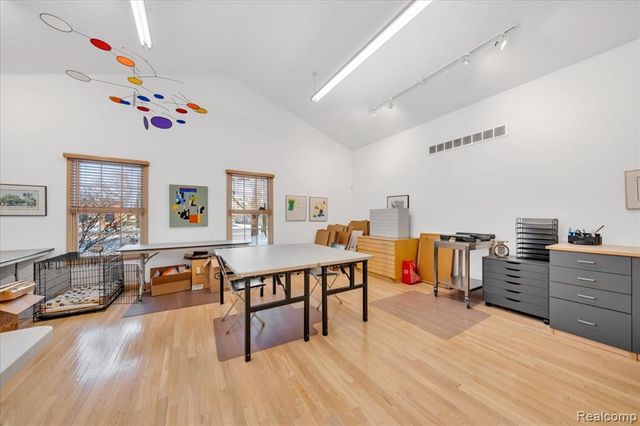 907 W 14 Mile Road, Clawson, MI 48017