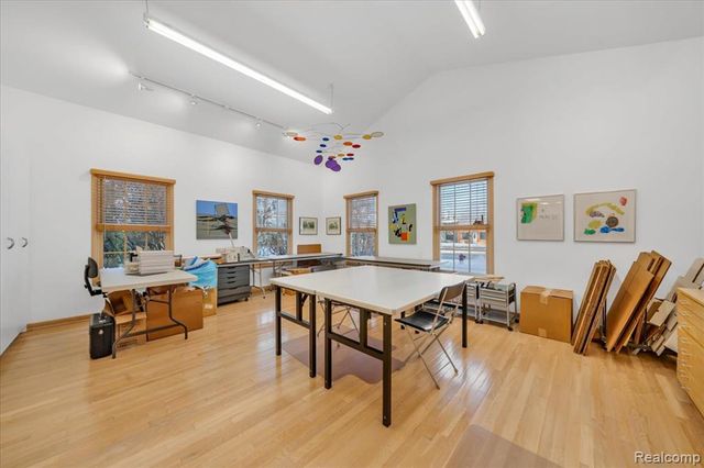 907 W 14 Mile Road, Clawson, MI 48017