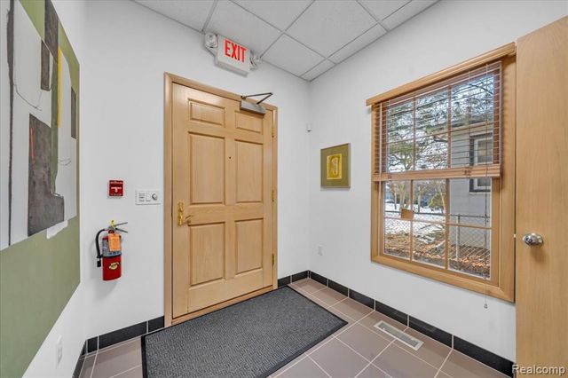 907 W 14 Mile Road, Clawson, MI 48017