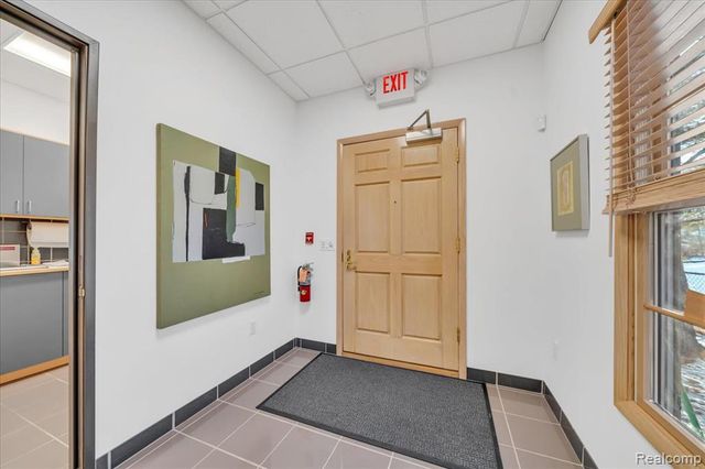 907 W 14 Mile Road, Clawson, MI 48017