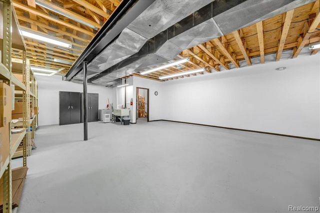 907 W 14 Mile Road, Clawson, MI 48017