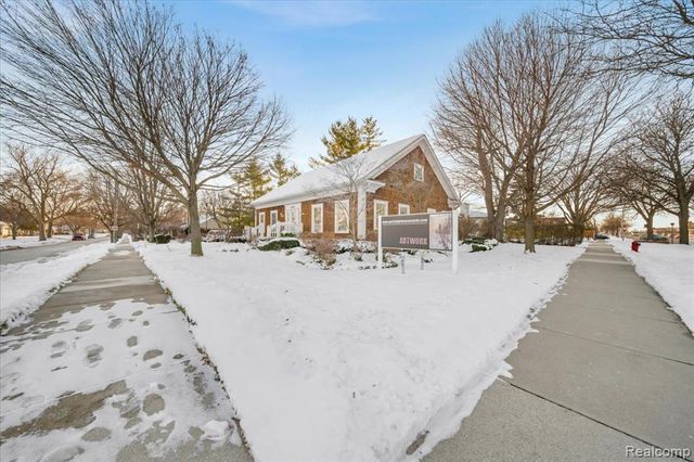 907 W 14 Mile Road, Clawson, MI 48017