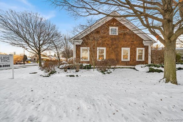 907 W 14 Mile Road, Clawson, MI 48017