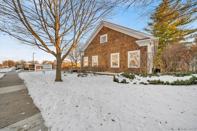 907 W 14 Mile Road, Clawson, MI 48017
