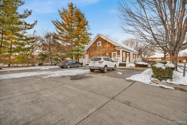 907 W 14 Mile Road, Clawson, MI 48017