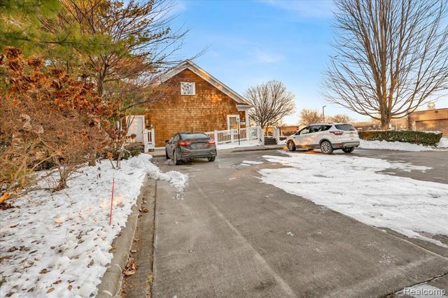 907 W 14 Mile Road, Clawson, MI 48017