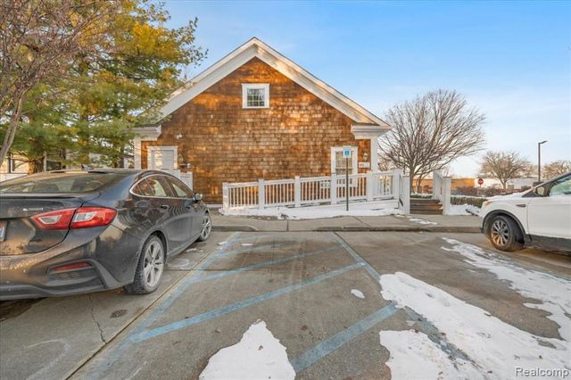 907 W 14 Mile Road, Clawson, MI 48017