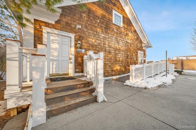 907 W 14 Mile Road, Clawson, MI 48017