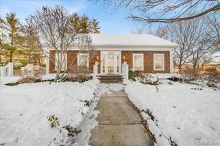 907 W 14 Mile Road, Clawson, MI 48017