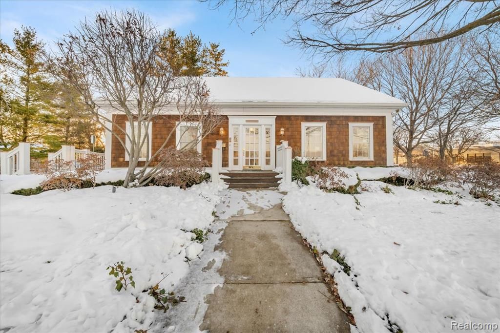 907 W 14 Mile Road, Clawson, MI 48017
