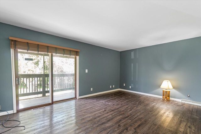 2003 Valley Spring DRIVE, New Berlin, WI 53151