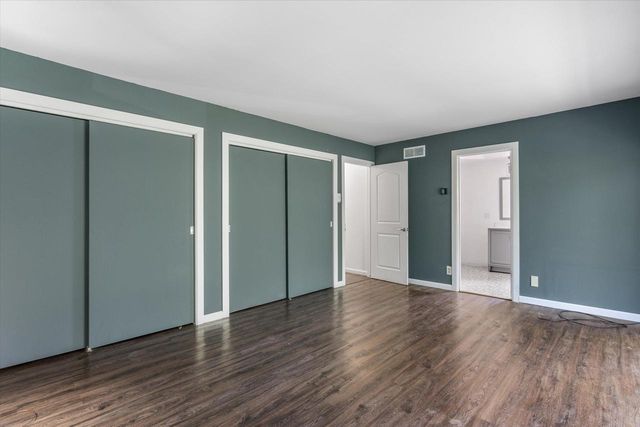 2003 Valley Spring DRIVE, New Berlin, WI 53151