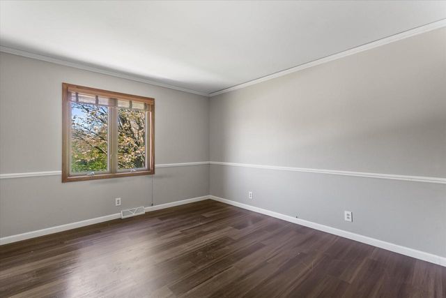 2003 Valley Spring DRIVE, New Berlin, WI 53151