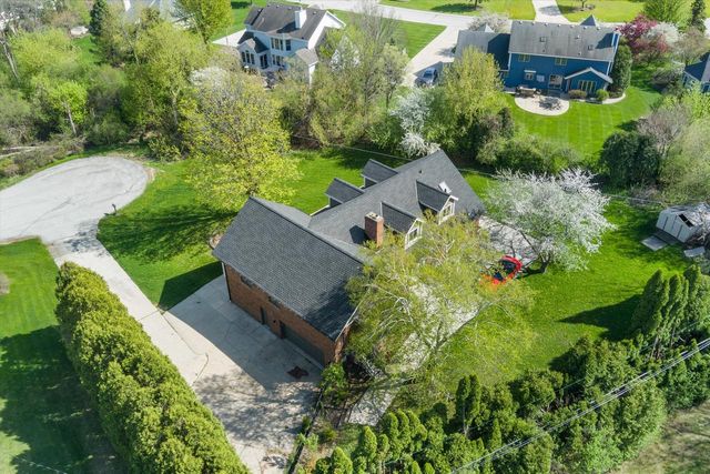 2003 Valley Spring DRIVE, New Berlin, WI 53151