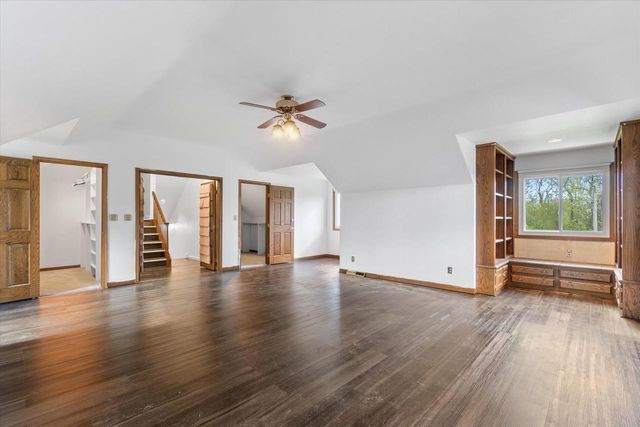 2003 Valley Spring DRIVE, New Berlin, WI 53151
