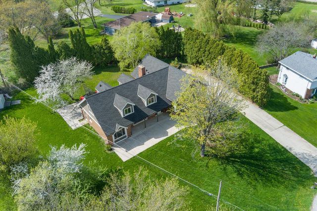 2003 Valley Spring DRIVE, New Berlin, WI 53151