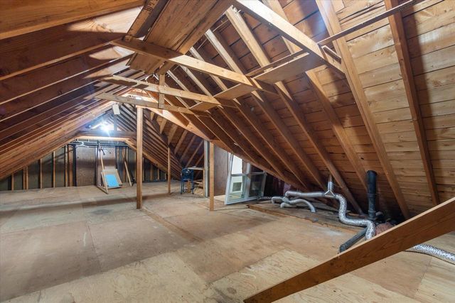2003 Valley Spring DRIVE, New Berlin, WI 53151