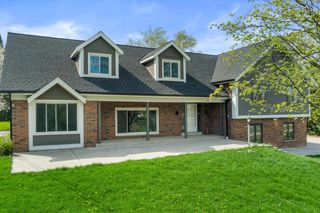 2003 Valley Spring DRIVE, New Berlin, WI 53151