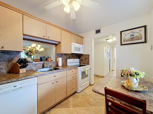 4270 NW 40th Street 401, Lauderdale Lakes, FL 33319
