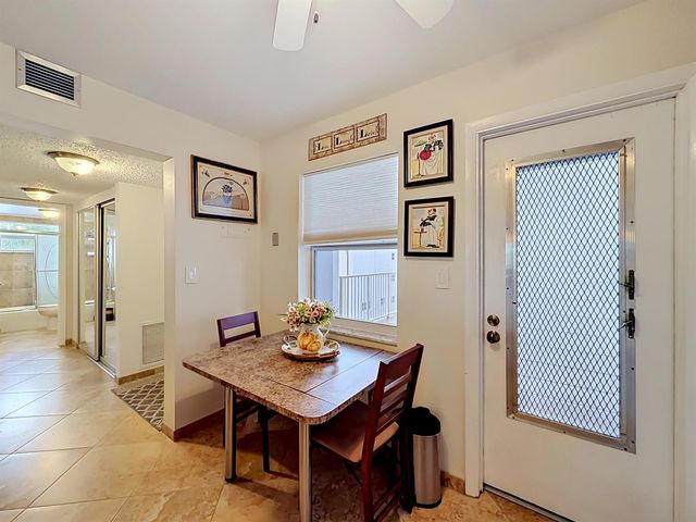 4270 NW 40th Street 401, Lauderdale Lakes, FL 33319