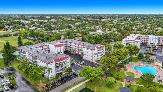 4270 NW 40th Street 401, Lauderdale Lakes, FL 33319