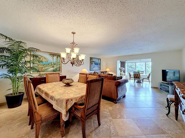 4270 NW 40th Street 401, Lauderdale Lakes, FL 33319