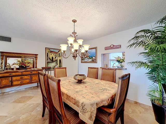 4270 NW 40th Street 401, Lauderdale Lakes, FL 33319