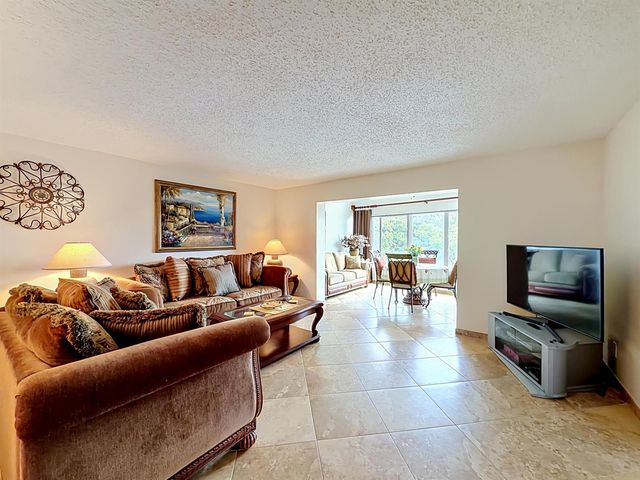 4270 NW 40th Street 401, Lauderdale Lakes, FL 33319