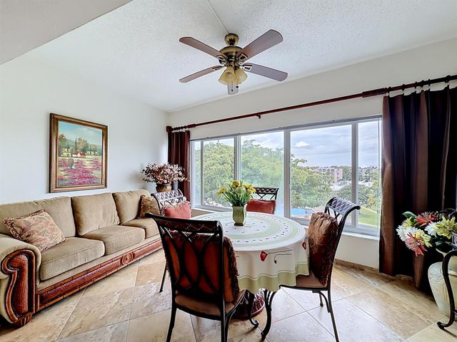 4270 NW 40th Street 401, Lauderdale Lakes, FL 33319